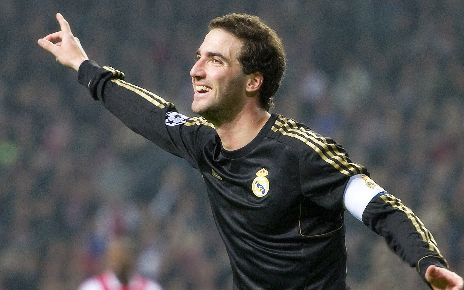 开云官网APP下载-“中超豪门续约主力,打造冠军班底”,中超榜首